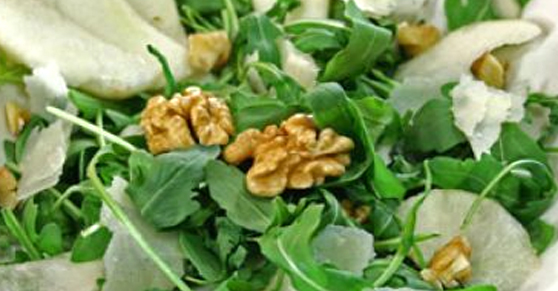 Insalata di rucola, pere, grana e noci - Rocket salad with pear, parmesan and walnut