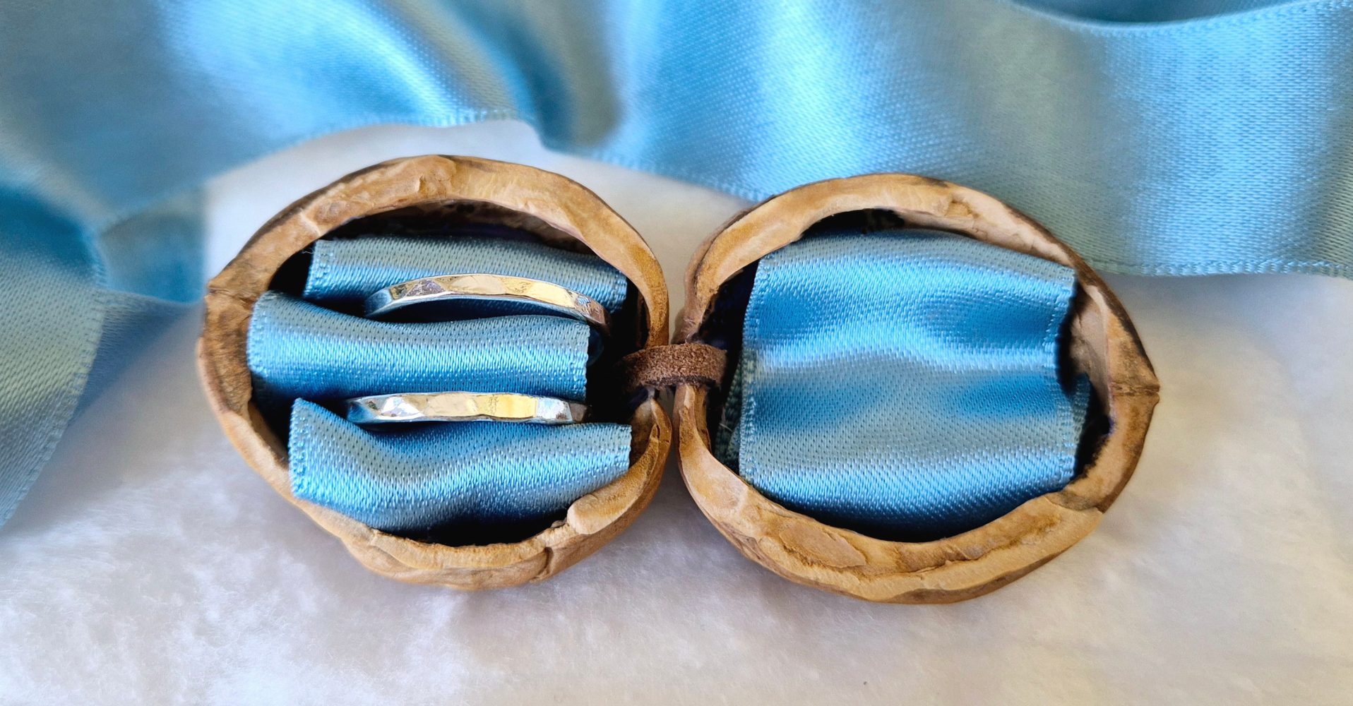 porta anelli creato con le noci -Ring holder made with walnuts
